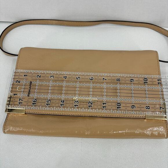 Michael Kors Beverly Oversized Clutch Shoulder Handbag Beige Patent Leather - Picture 12 of 14